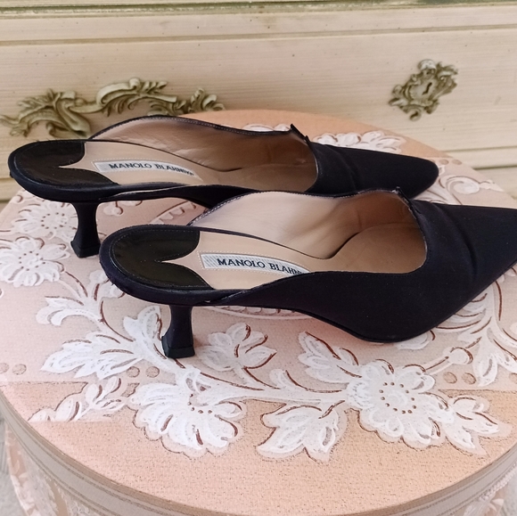 ADORABLE VTG "MANOLO BLAHNIK" BLACK SATIN KITTY'S! - Picture 4 of 16